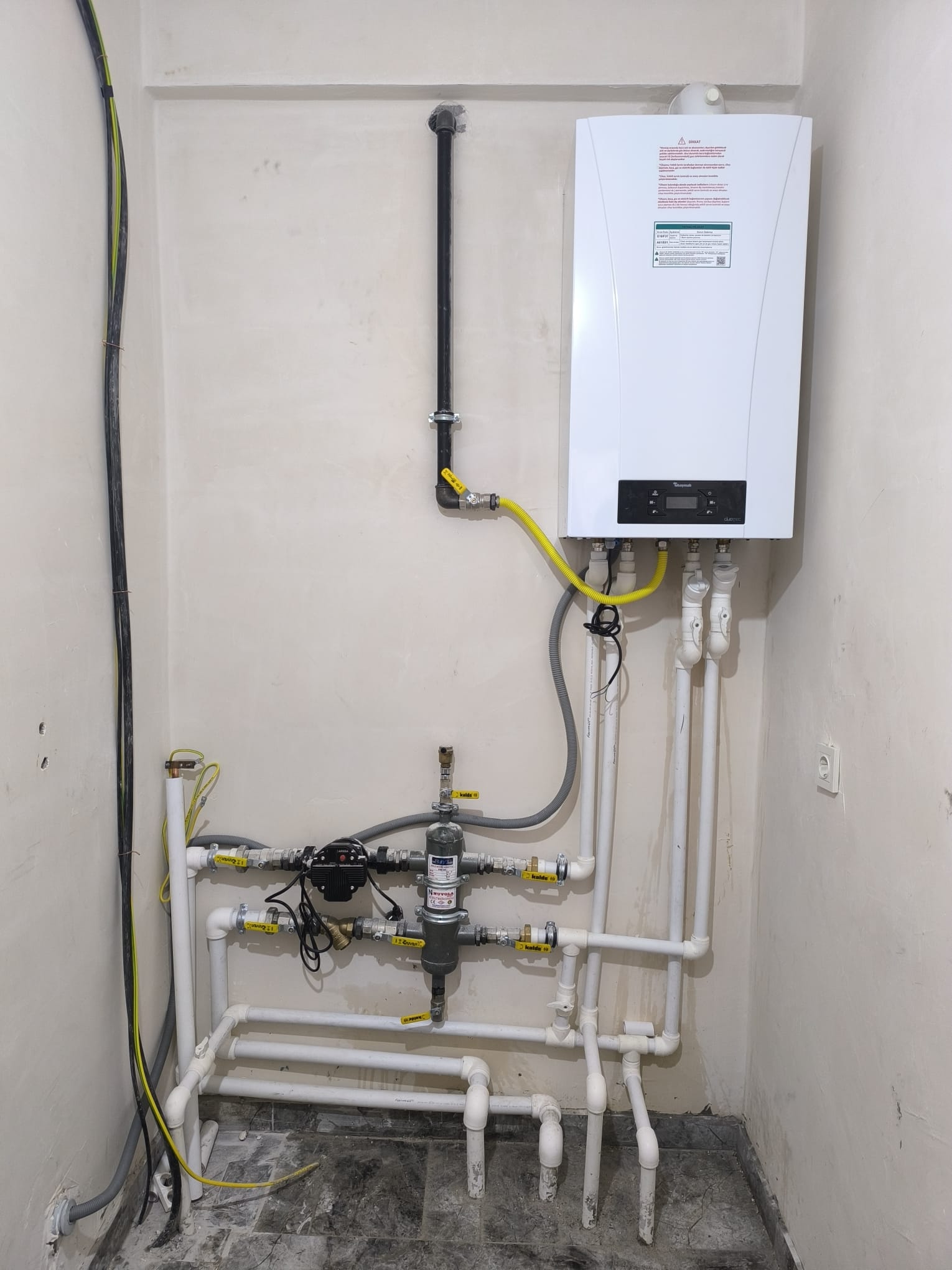 Baymak Duotec kombi ve hidrolik ayırıcı montajı