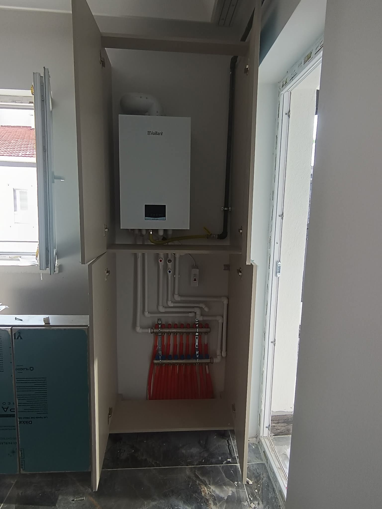 Dolap içi Vaillant kombi montajı ve kolon hattı
